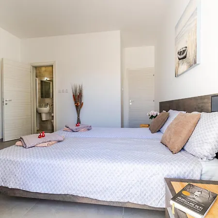 Modern New 3 Bdr 2bth Bugibba Appartamento *