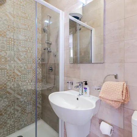 Modern New 3 Bdr 2bth Bugibba Appartamento *